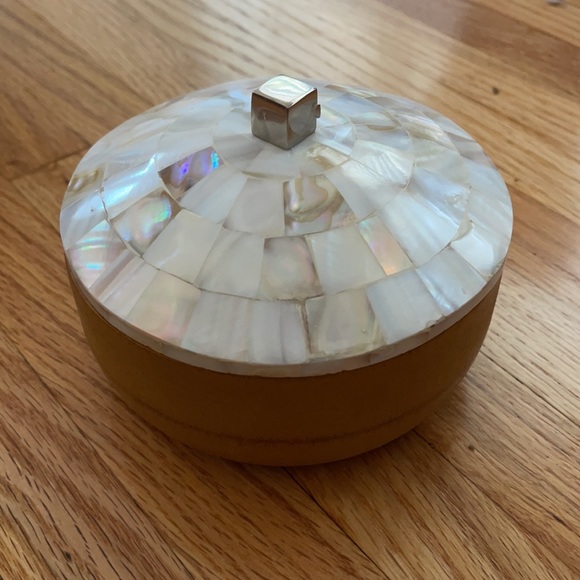 MELA ARTISANS Concha Round Box - Picture 3 of 5